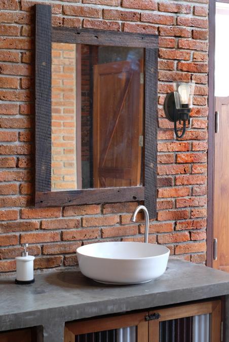 Ashton One-Light Indoor Wall Fixture: Oil Rubbed Bronze Finish with Highlights