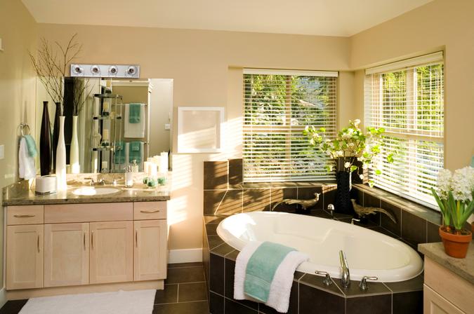 Four-Light Indoor Bath Bar: Beveled Mirror Finish